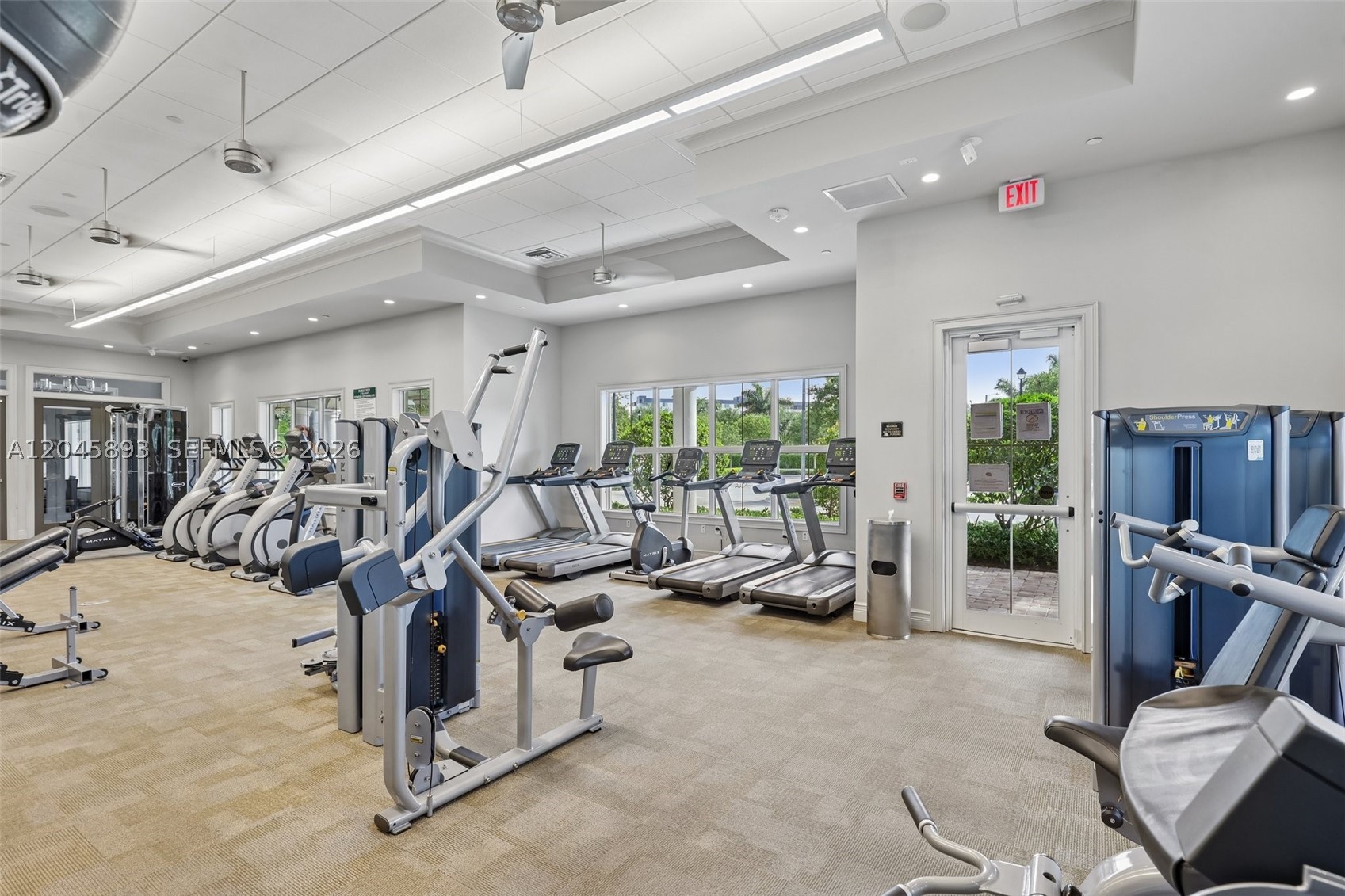 HILLCREST COUNTRY CLUB SO - Residential