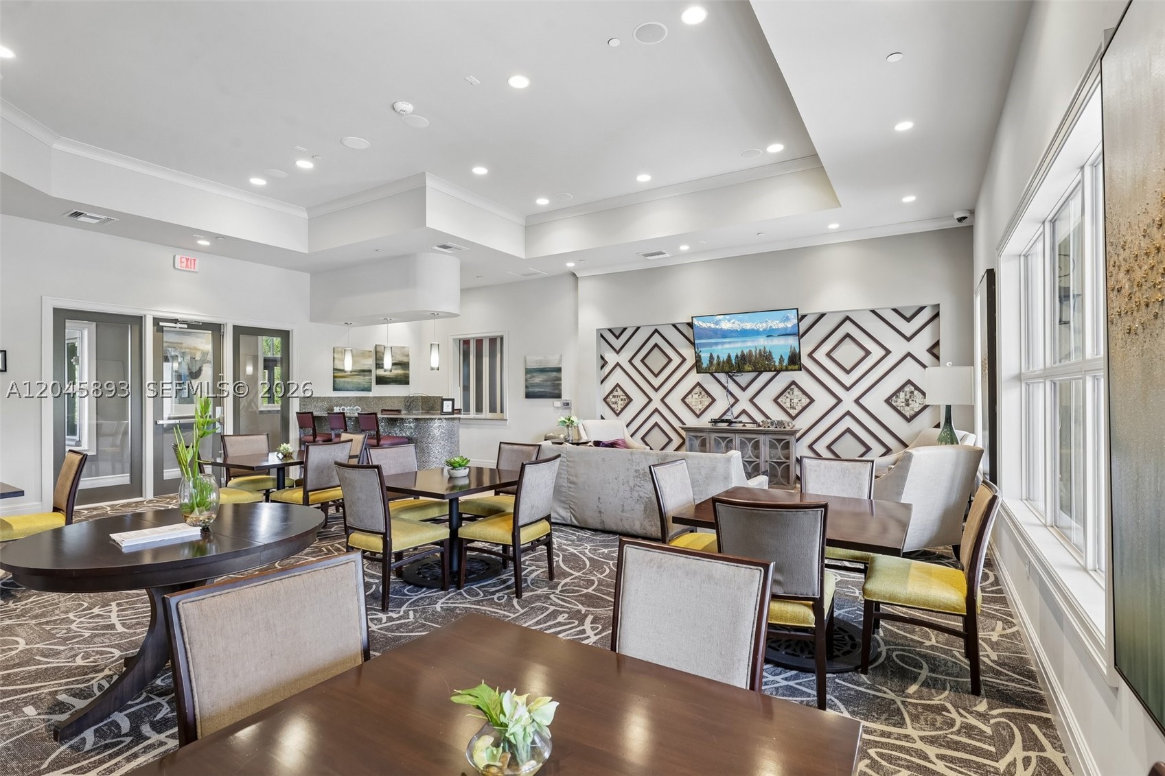HILLCREST COUNTRY CLUB SO - Residential