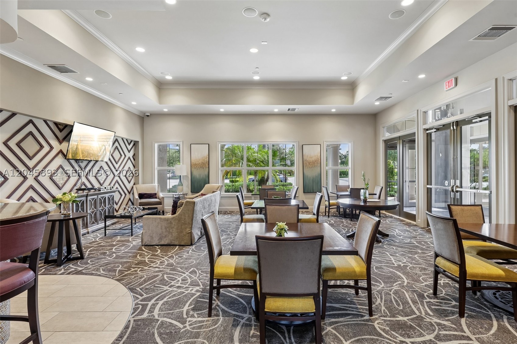 HILLCREST COUNTRY CLUB SO - Residential