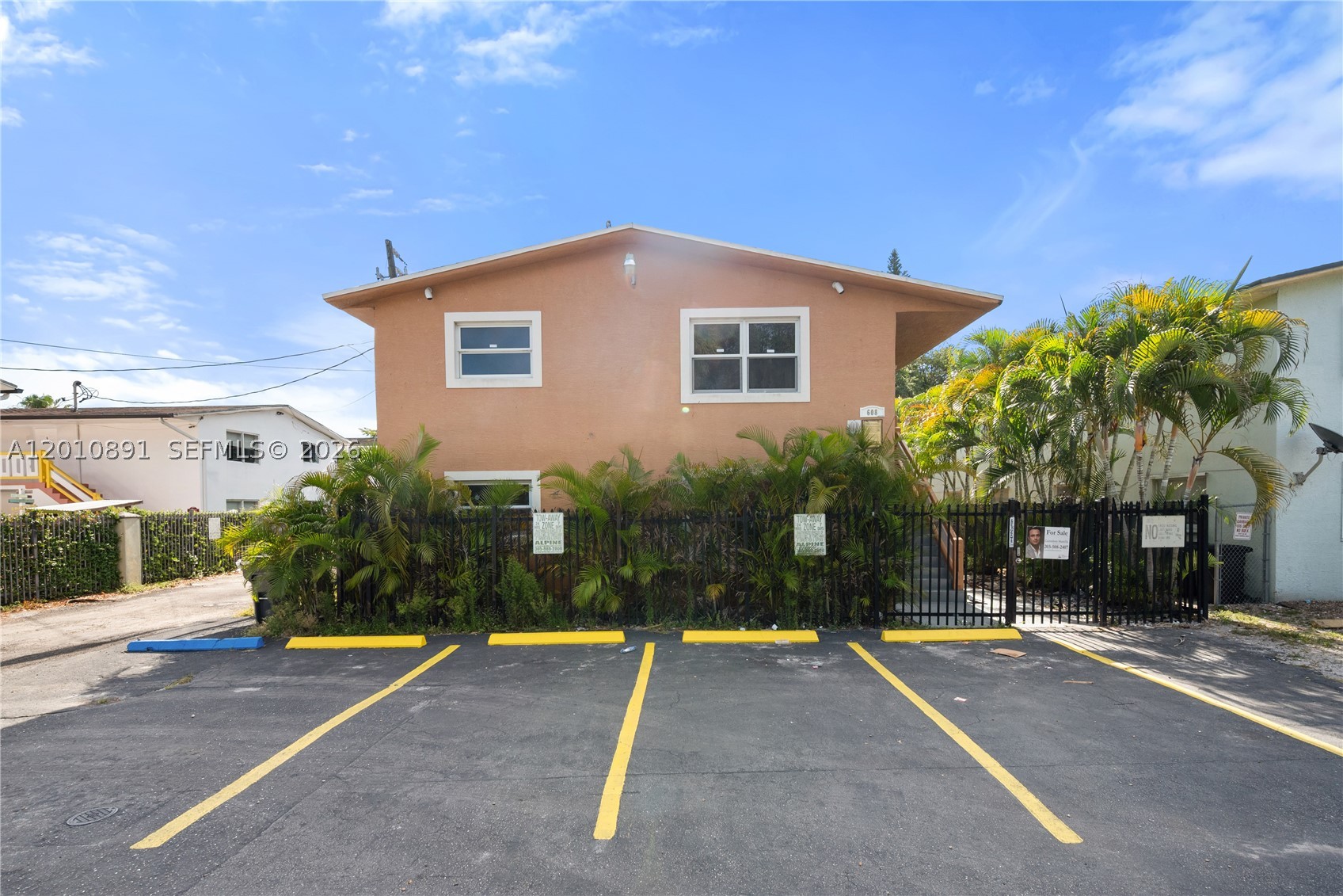 Amazing opportunity to own a fourplex in Fort Lauderdale 4 units of 3 bedrooms 2 bathrooms. The roof is 16 year old