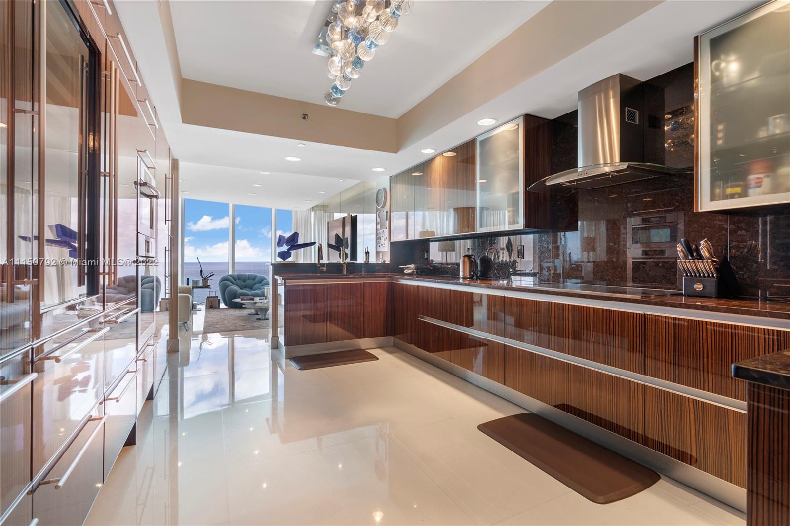 2711 HOLLYWOOD BEACH COND - Residential