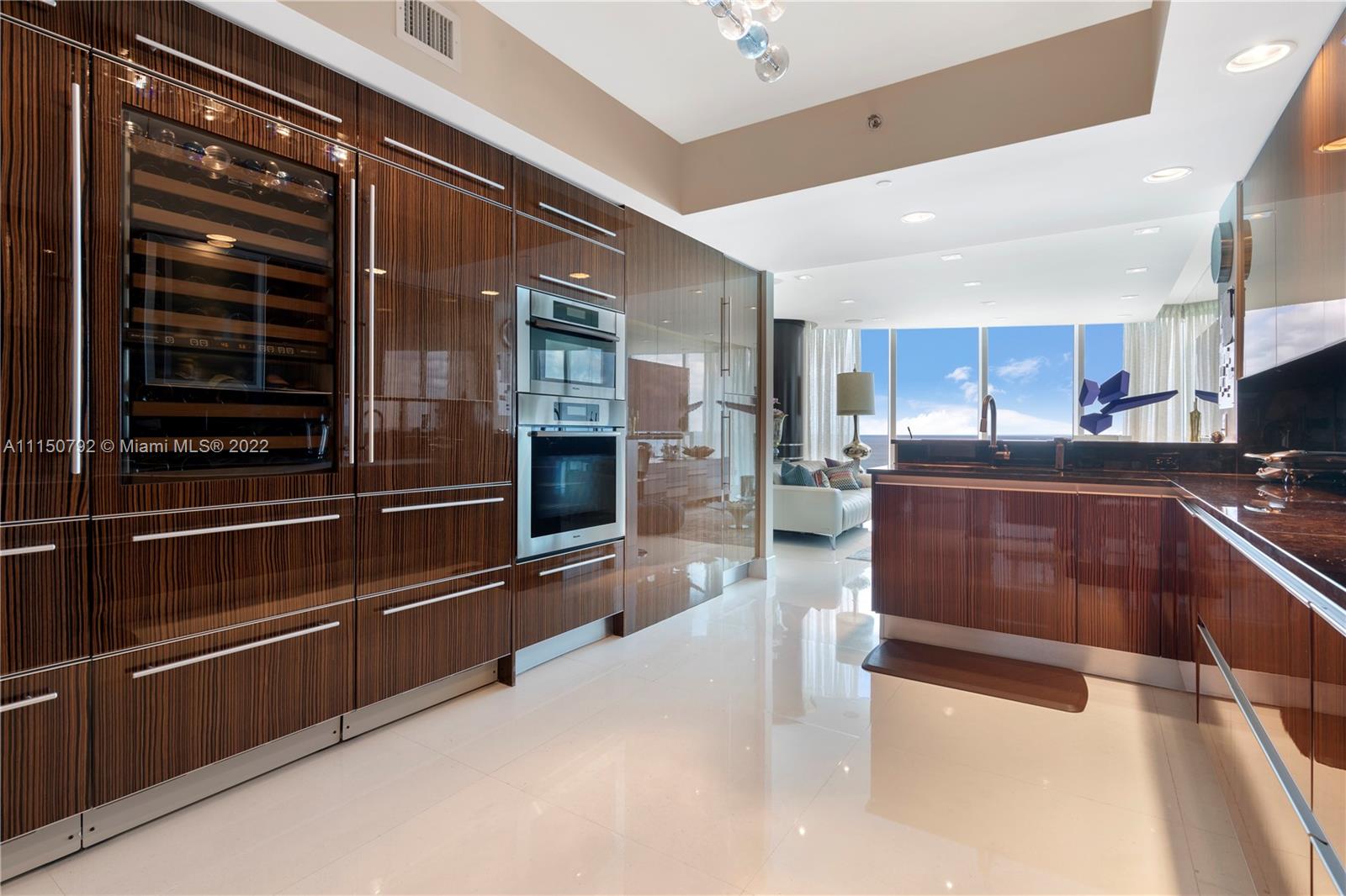 2711 HOLLYWOOD BEACH COND - Residential