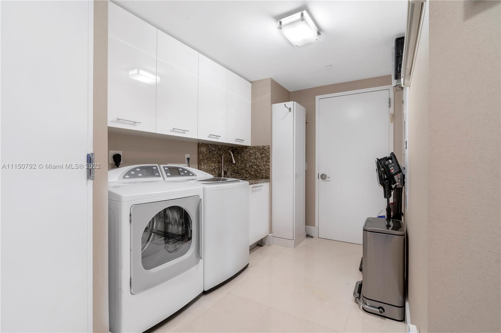 2711 HOLLYWOOD BEACH COND - Residential
