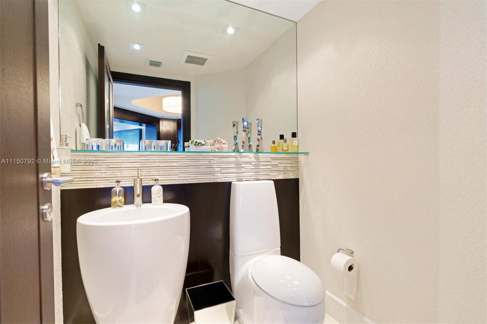 2711 HOLLYWOOD BEACH COND - Residential