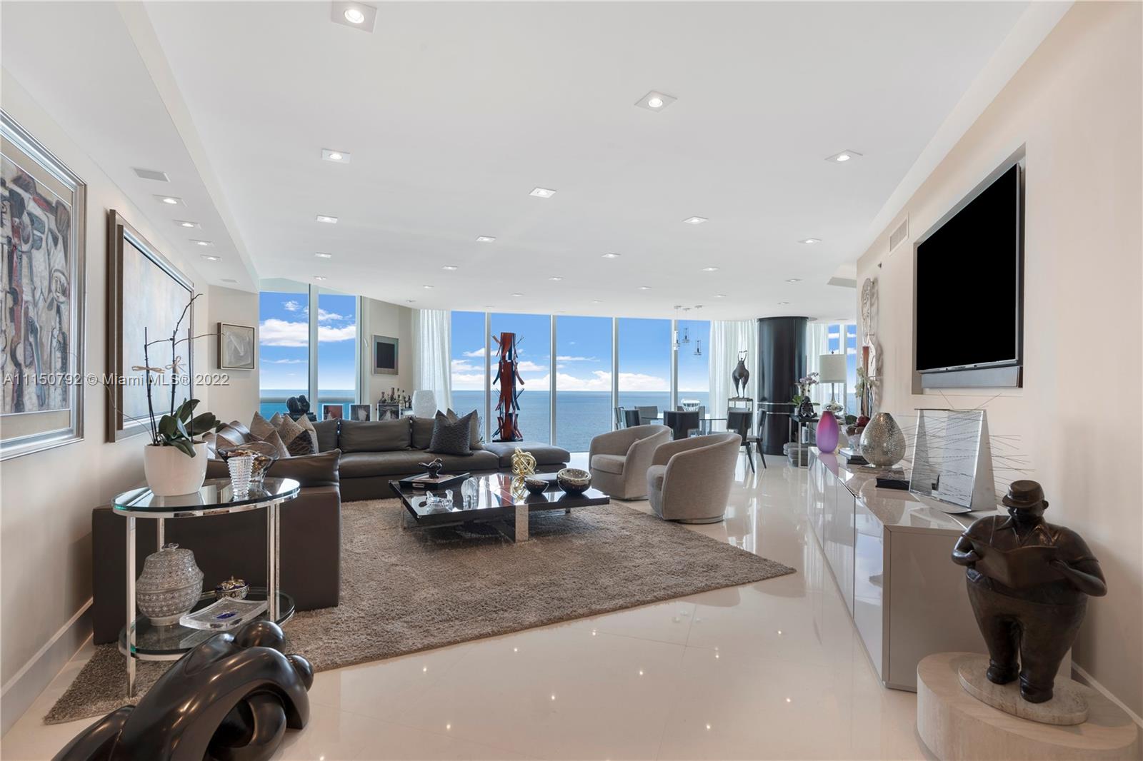 2711 HOLLYWOOD BEACH COND - Residential