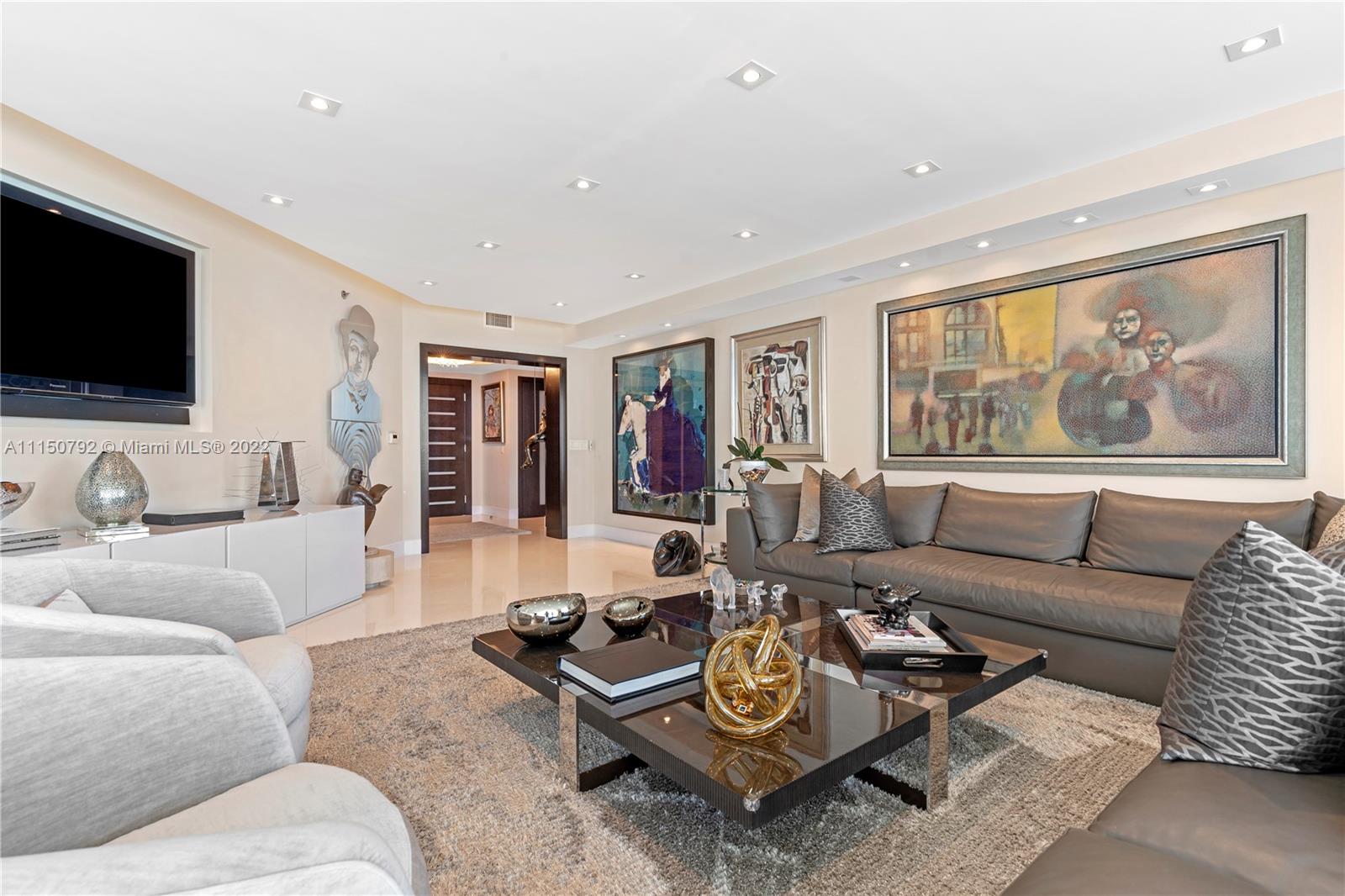 2711 HOLLYWOOD BEACH COND - Residential