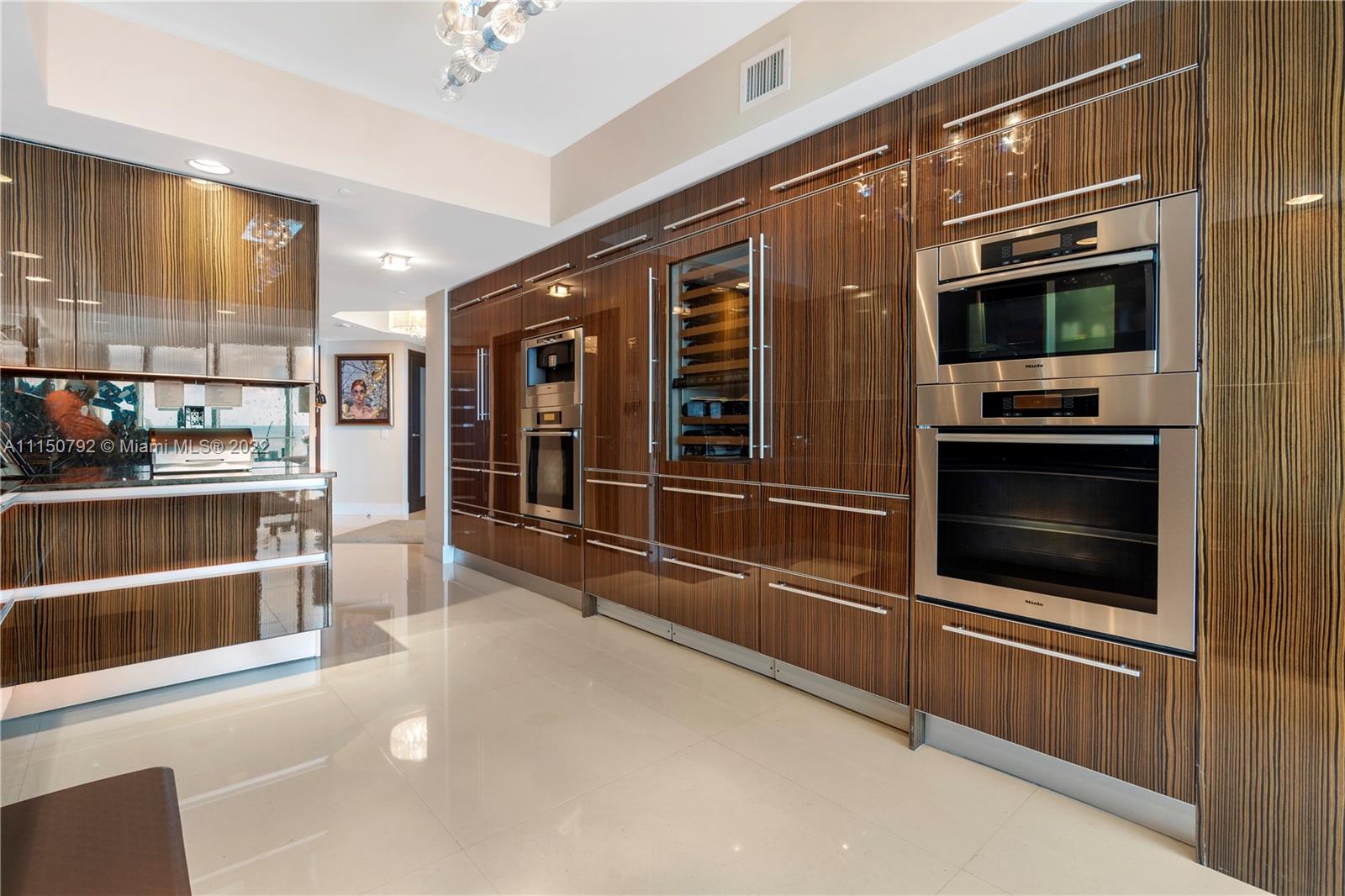 2711 HOLLYWOOD BEACH COND - Residential