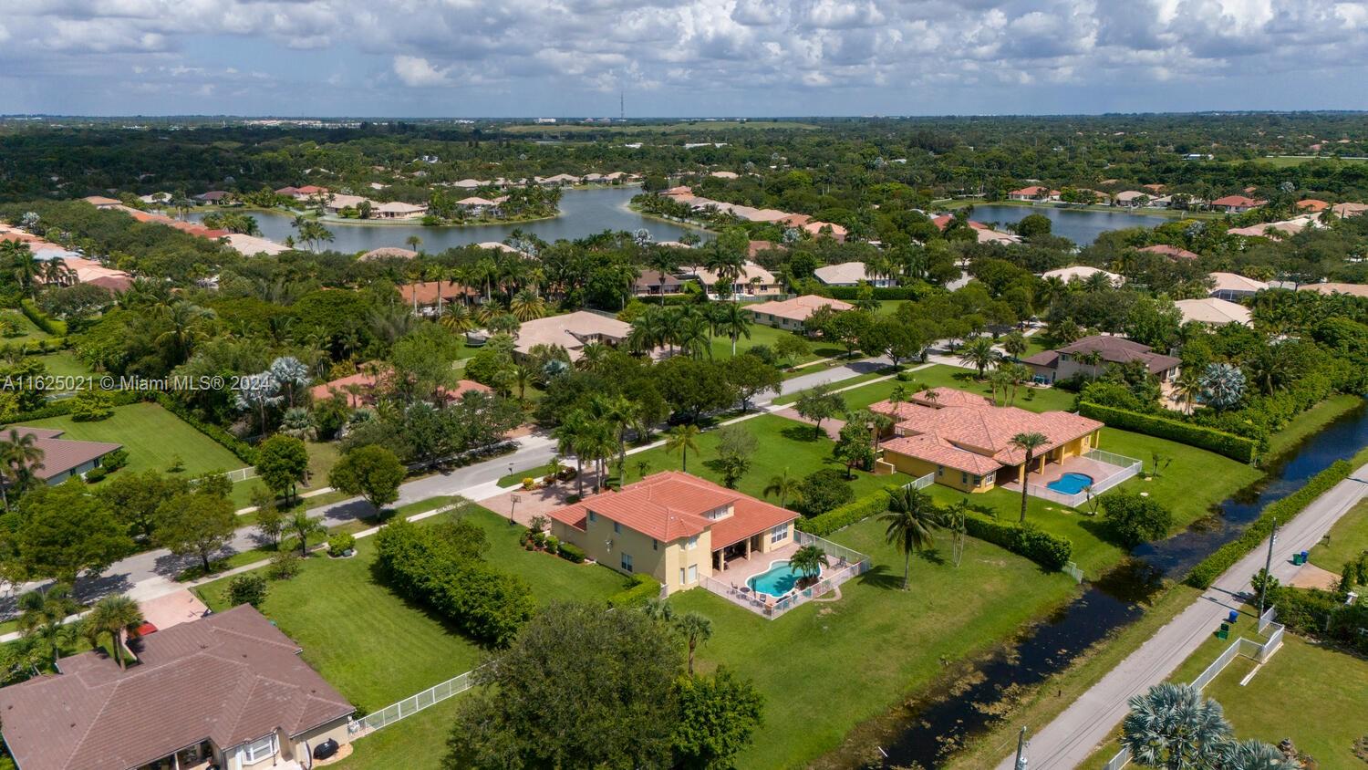 COUNTRY GLEN - Residential