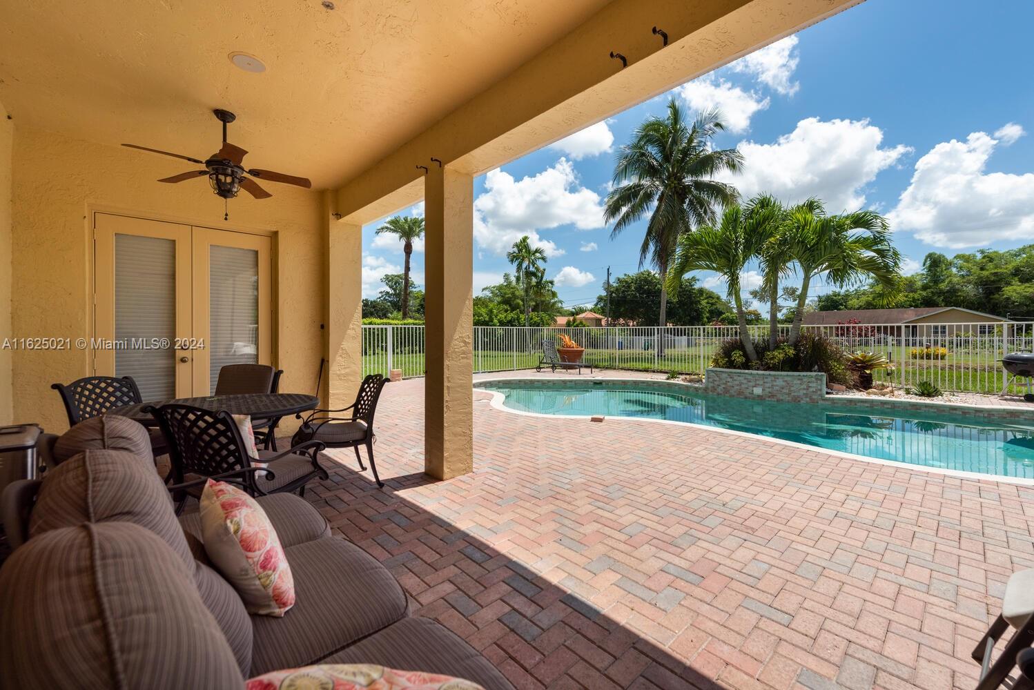 COUNTRY GLEN - Residential