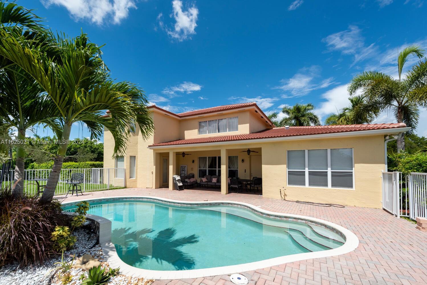 COUNTRY GLEN - Residential