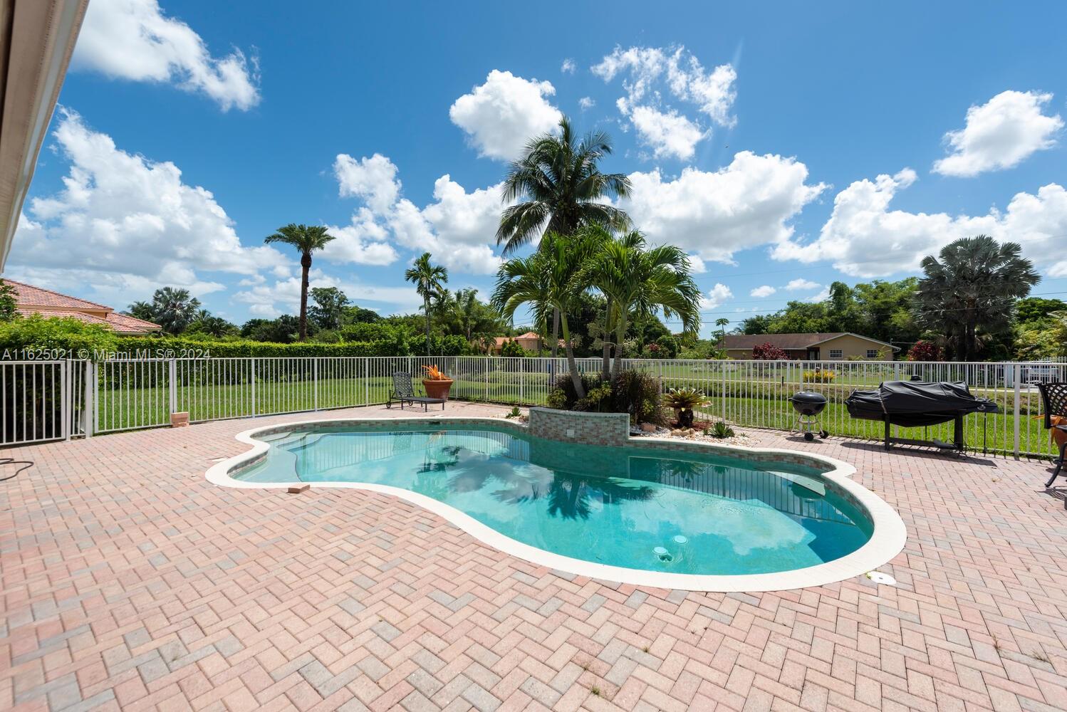 COUNTRY GLEN - Residential