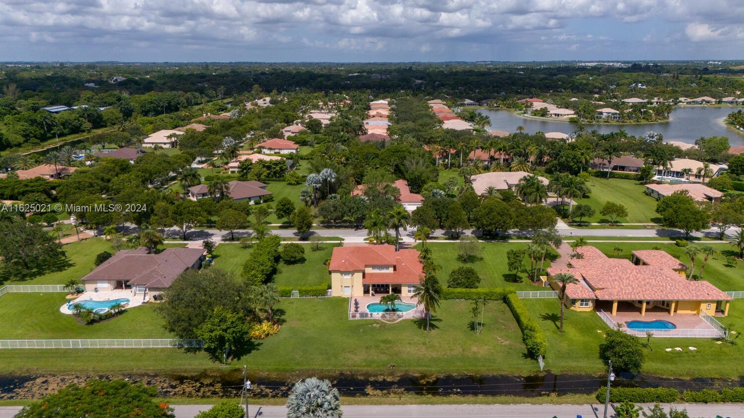 COUNTRY GLEN - Residential
