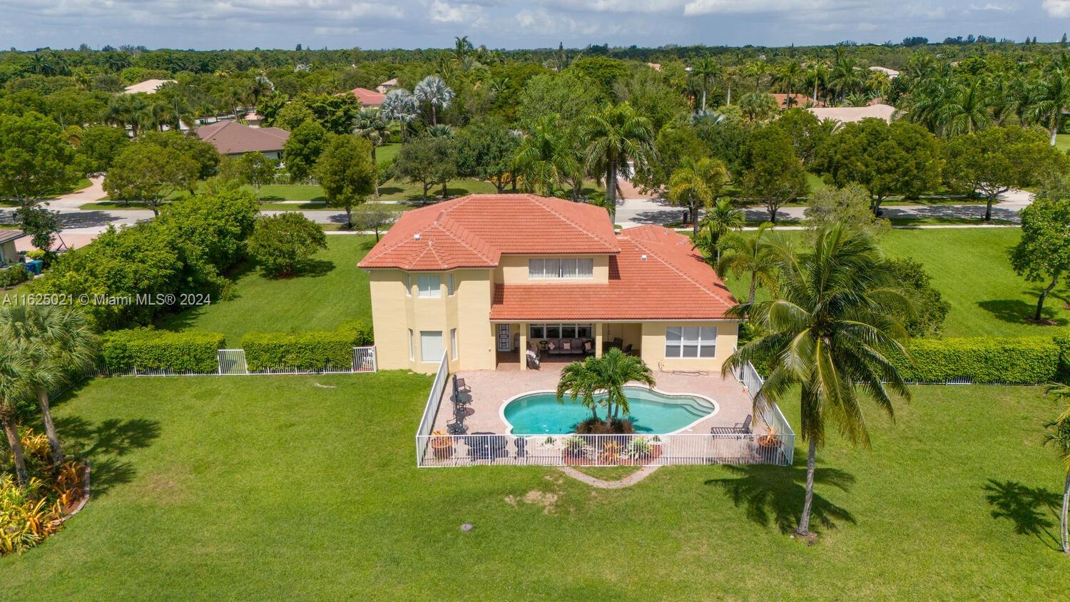 COUNTRY GLEN - Residential