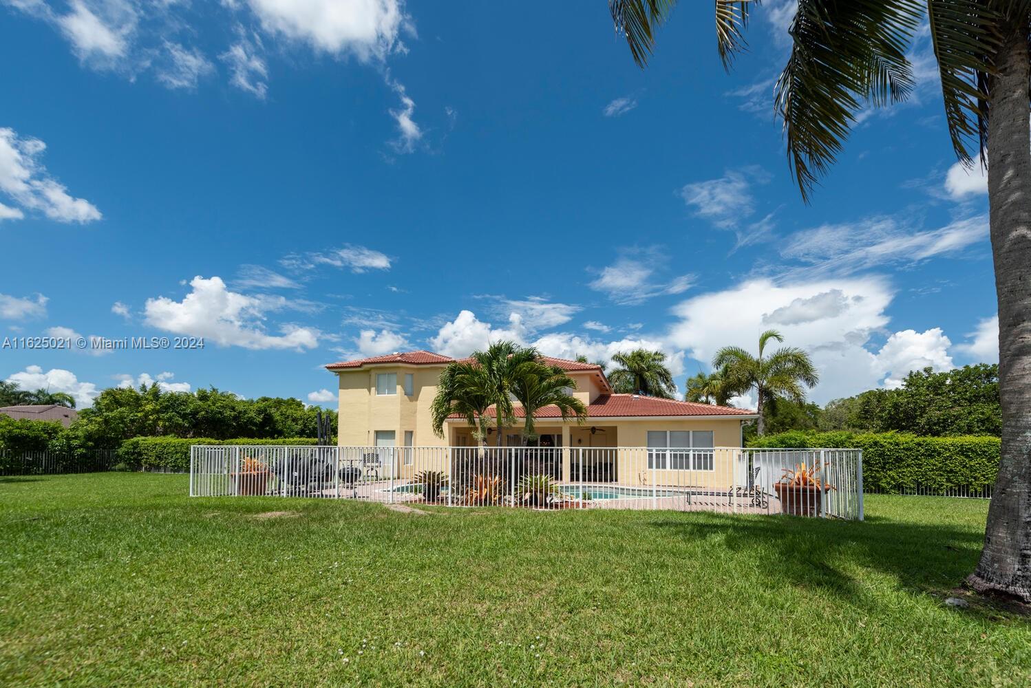 COUNTRY GLEN - Residential
