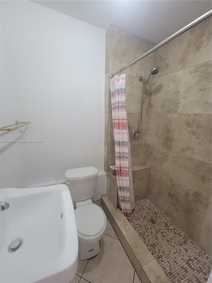 HOLLYWOOD BEACH GARDENS - Residential Lease