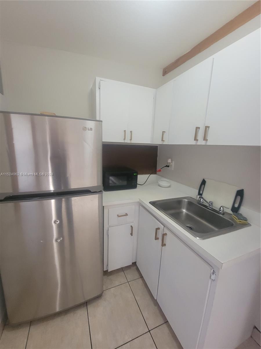 HOLLYWOOD BEACH GARDENS - Residential Lease
