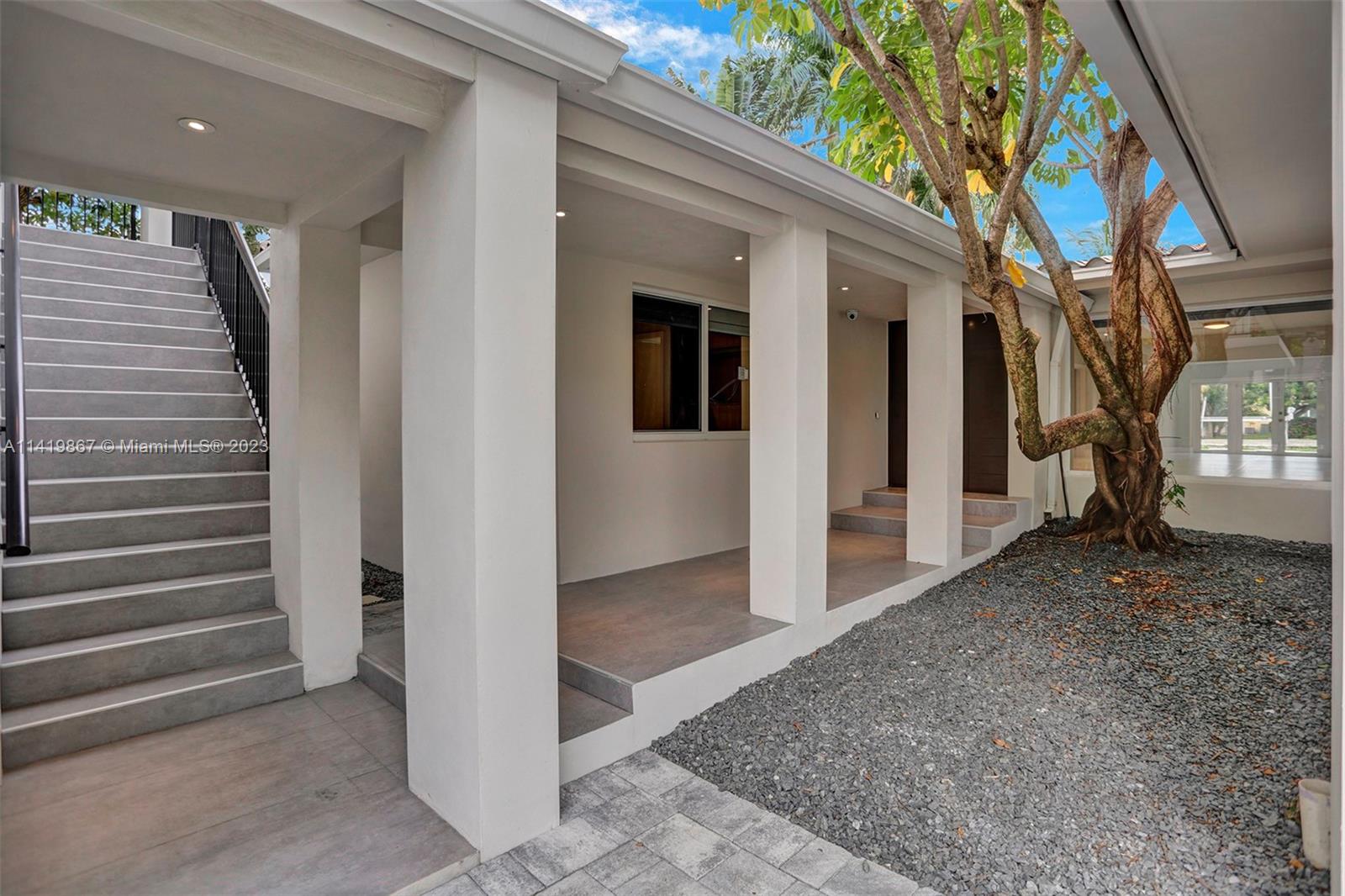 BELLE MEADE ISLAND - Residential