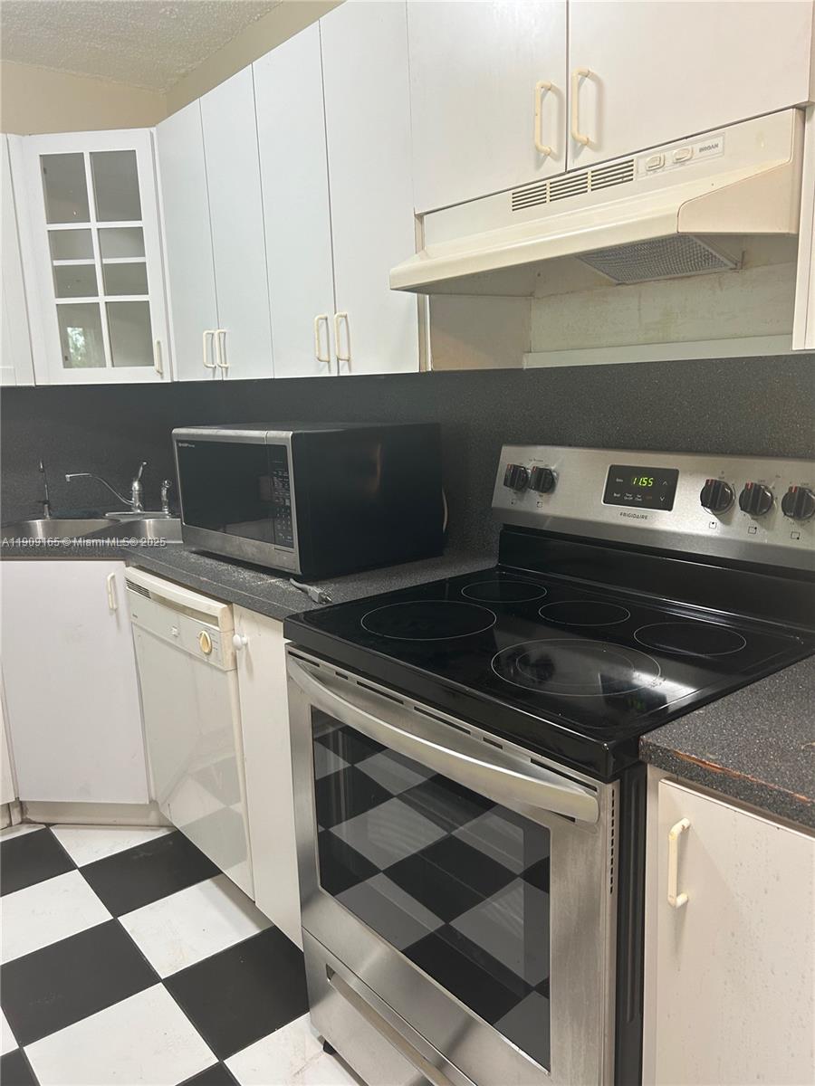 NARANJA LAKES CONDO NO 5 - Residential