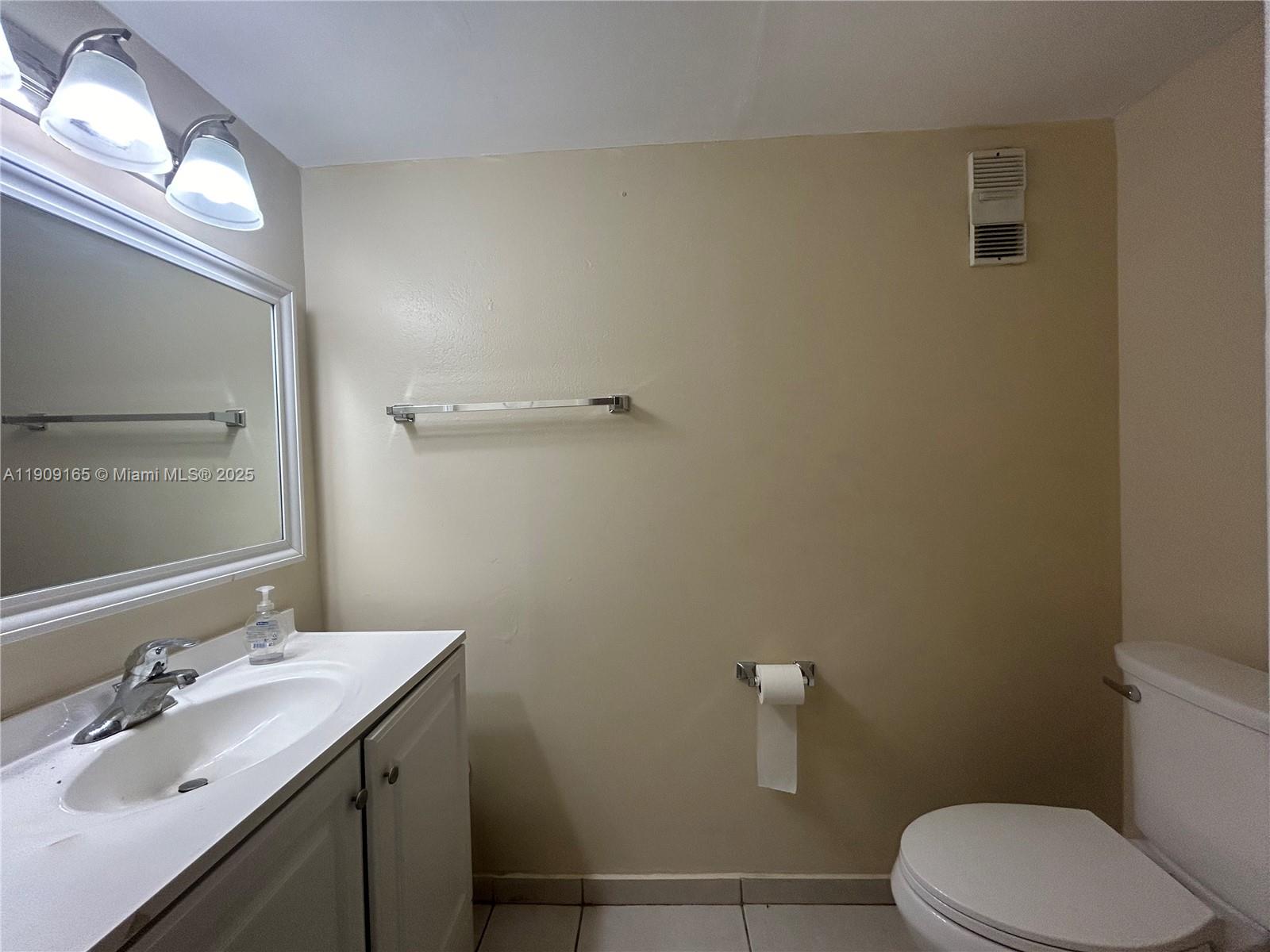 NARANJA LAKES CONDO NO 5 - Residential