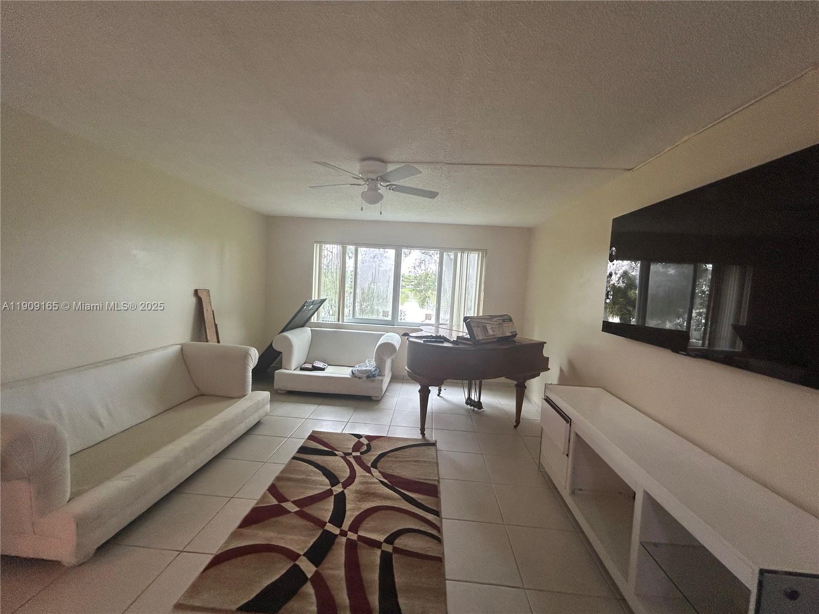 NARANJA LAKES CONDO NO 5 - Residential