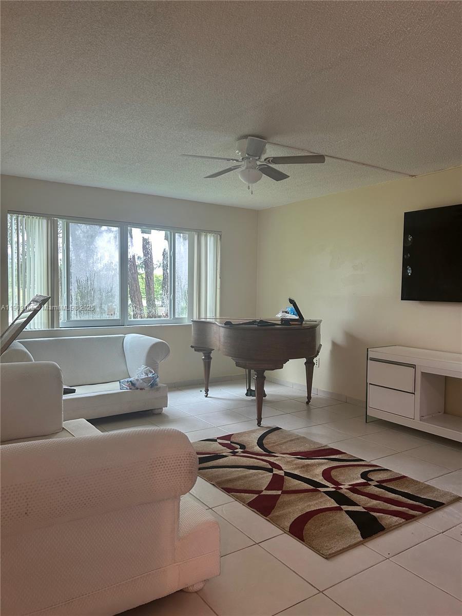 NARANJA LAKES CONDO NO 5 - Residential