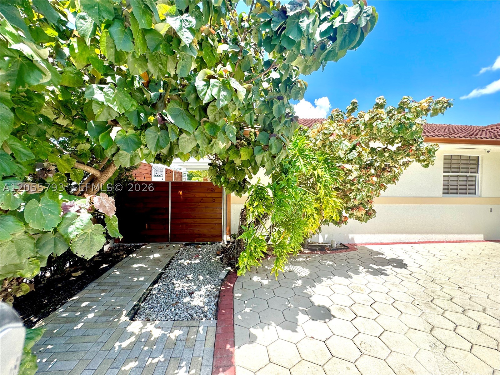 COUNTRY CLUB OF MIAMI EST - Residential Lease