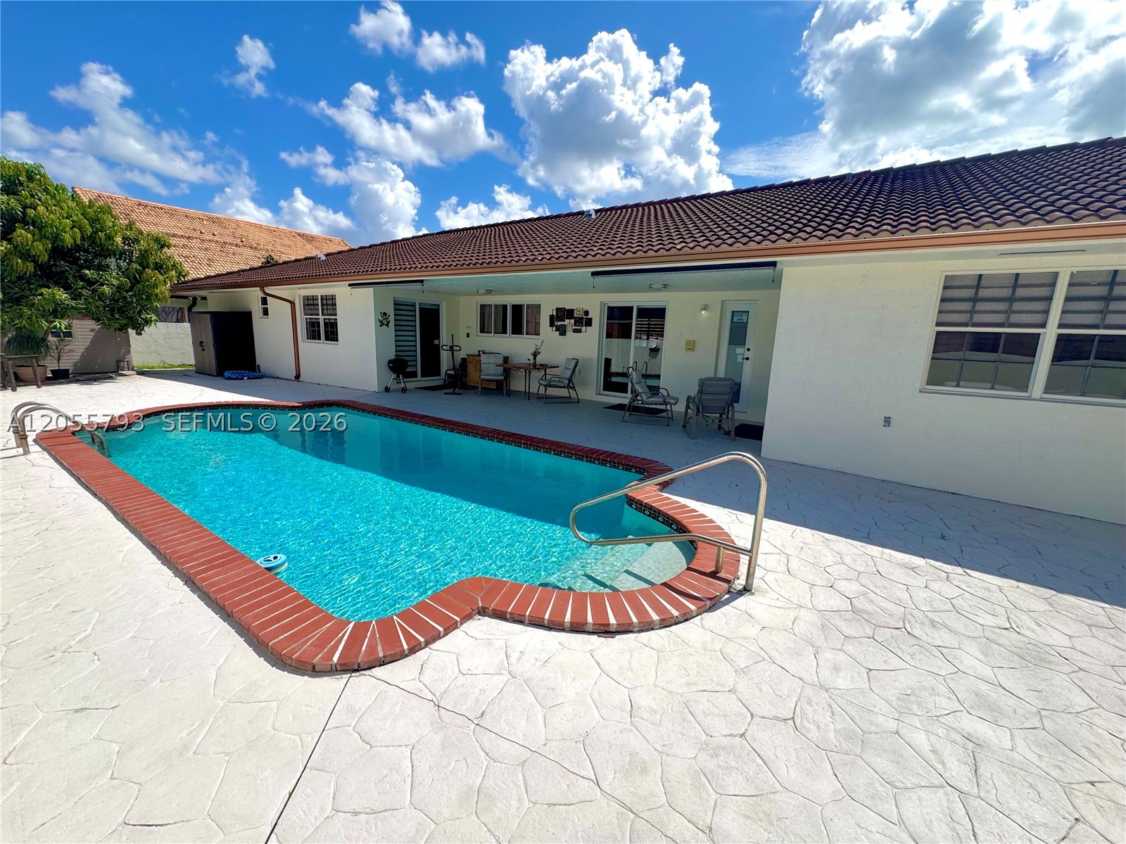 COUNTRY CLUB OF MIAMI EST - Residential Lease