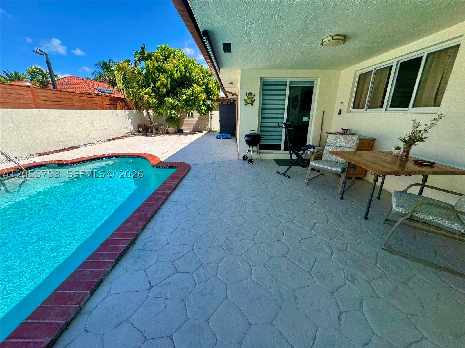 COUNTRY CLUB OF MIAMI EST - Residential Lease