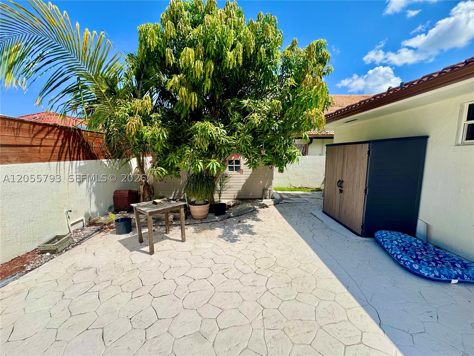 COUNTRY CLUB OF MIAMI EST - Residential Lease