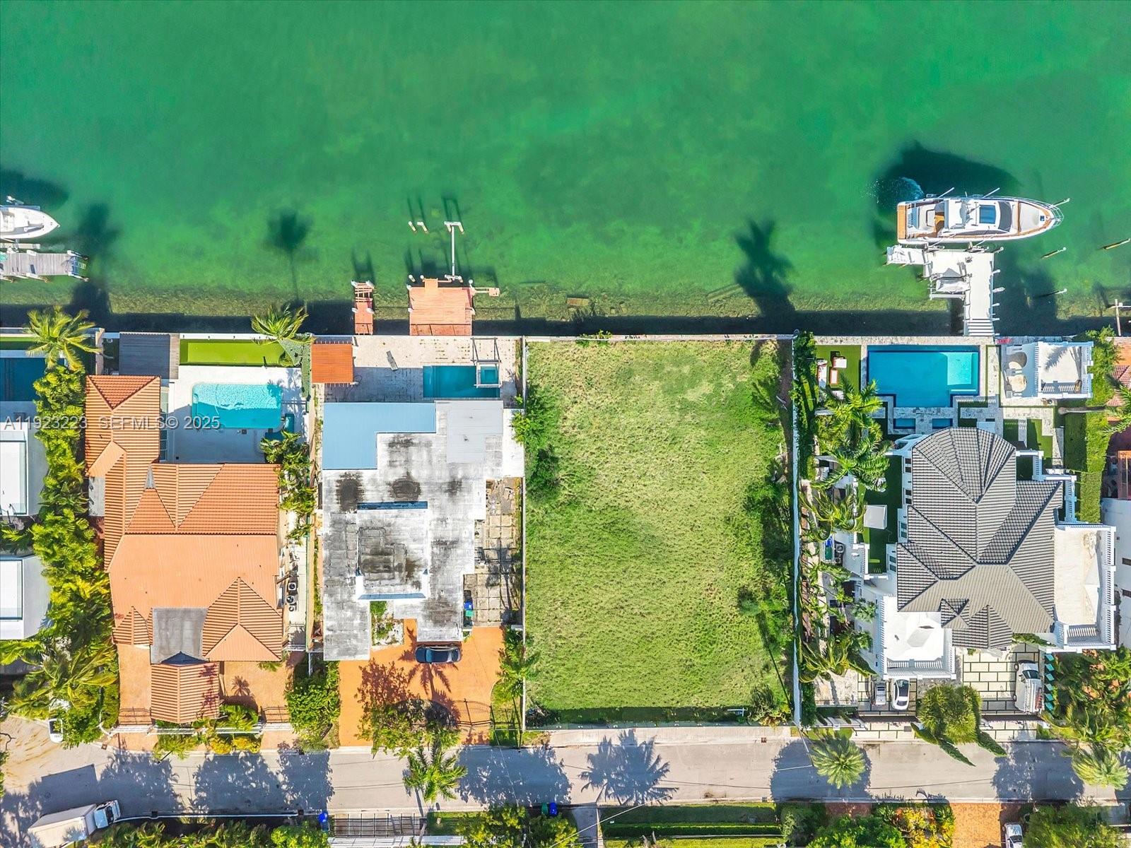 BISCAYNE ISL - Land