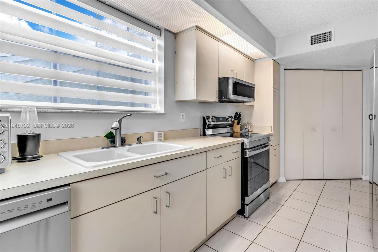 KEYS GATE CONDO NO FOUR - Residential