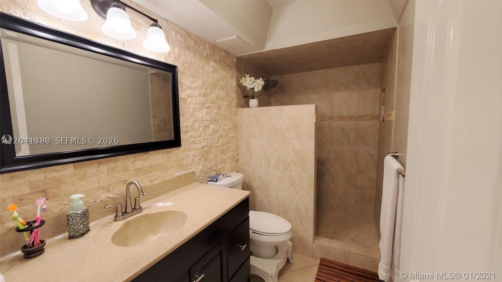 WIMBLEDON AT JACARANDA CO - Residential