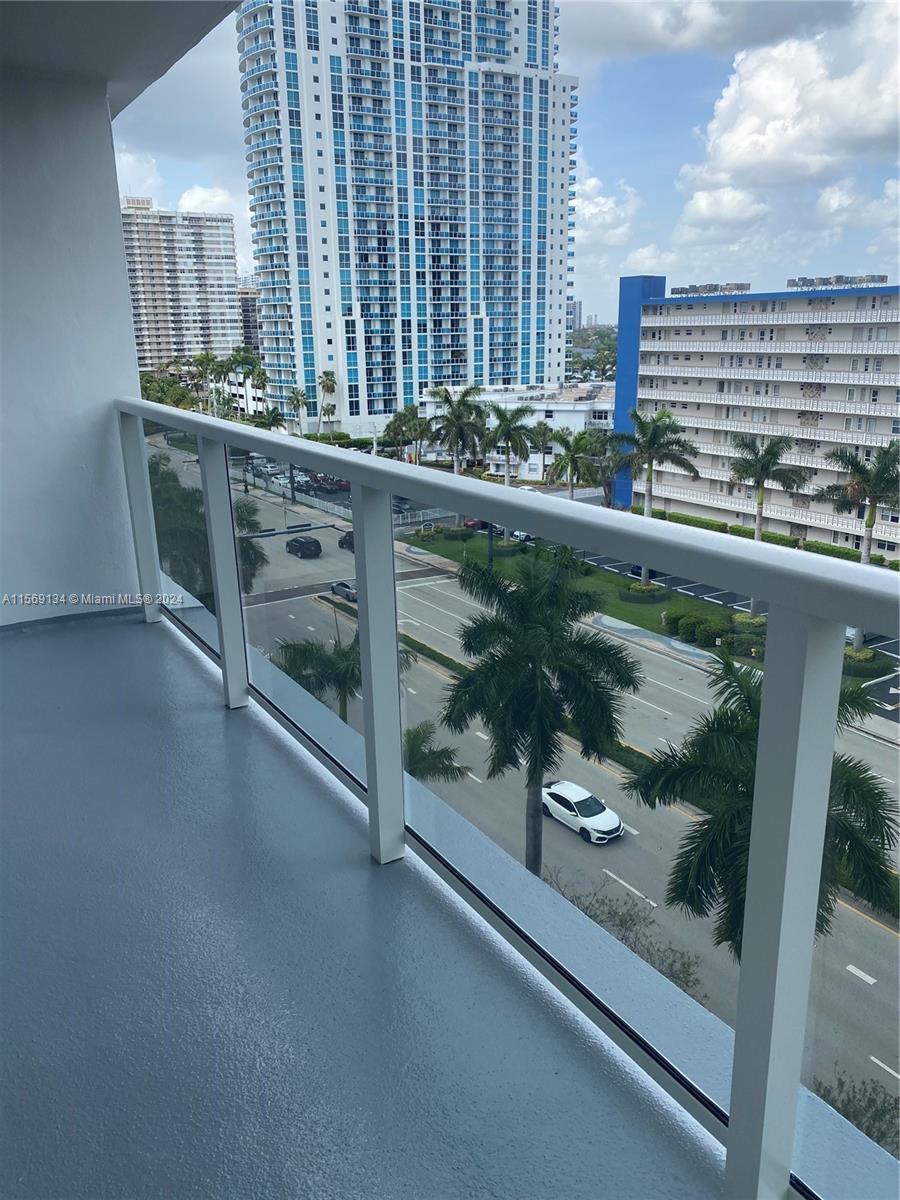 LA MER ESTATES WEST CONDO - Residential Lease