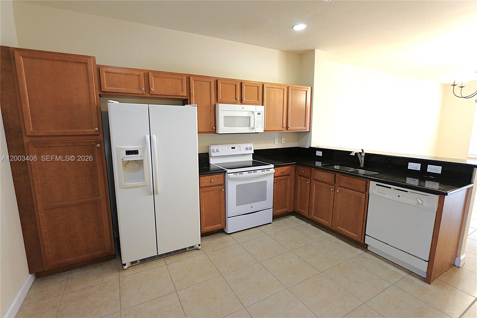 KENDALL COMMONS TOWNHOMES - Residential