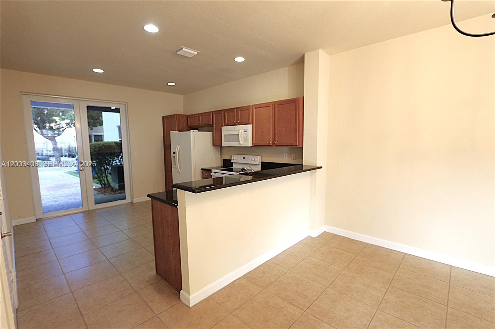 KENDALL COMMONS TOWNHOMES - Residential