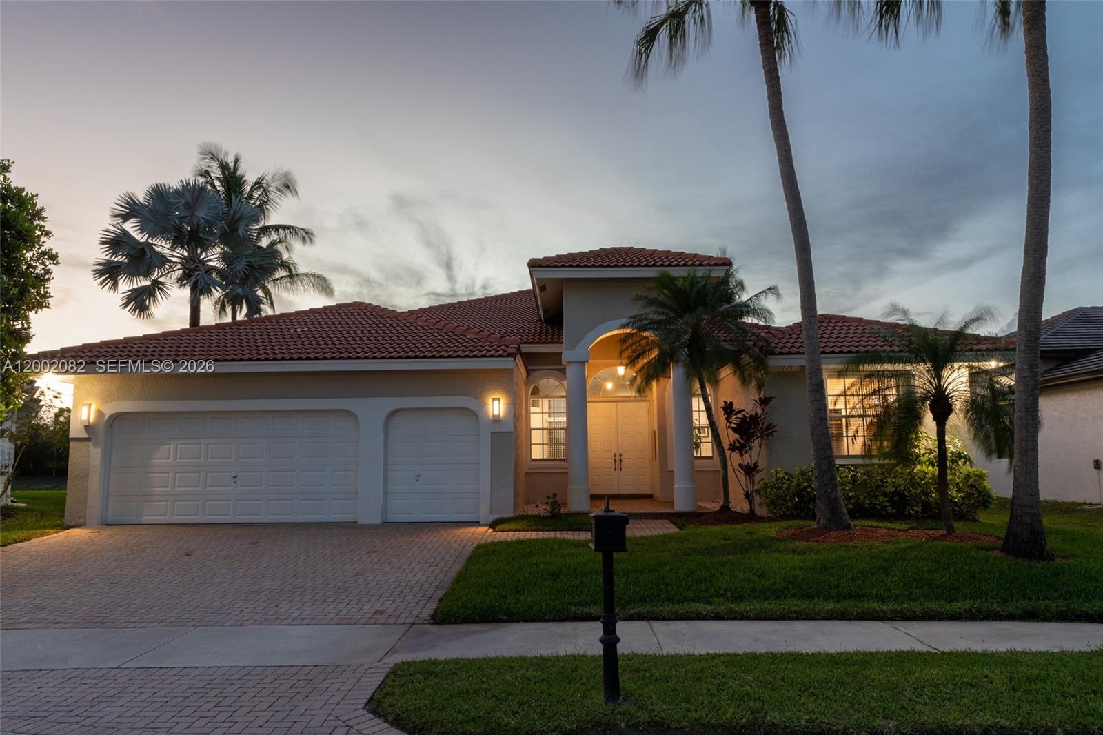 This is where privacy meets presence. A lakefront setting, a cul-de-sac location, and a home designed to feel open, bright, and effortlessly livable.

Welcome to 2557 Jardin Terrace in the prestigious Weston Hills Country Club. This 5-bedroom, 3-bathroom one-story residence offers 2,700+ square feet of well-balanced living space, anchored by soaring ceilings and a split floor plan that creates both flow and separation where you need it most. Natural light pours through expansive windows, drawing your attention straight to the wide, unobstructed lake views.

The kitchen and main living areas connect seamlessly, designed for both everyday comfort and easy entertaining. Step outside to a resurfaced pool and covered lanai, where indoor and outdoor living blend into one continuous experience. The backyard opens to 78 feet of waterfront, with no rear neighbors across the lake, giving you the kind of peace and visual space that is hard to find.

Additional features include a 2-car garage, updated finishes, and a layout that adapts to both family living and hosting. All set within a guard-gated community with access to top-rated schools, parks, and Weston Town Center just minutes away.

This is more than a home. It is a setting, a lifestyle, and a daily escape built around light, water, and space.