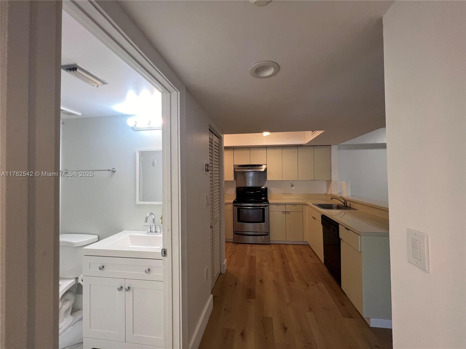 LE CLUB AT OLD CUTLER CON - Residential Lease