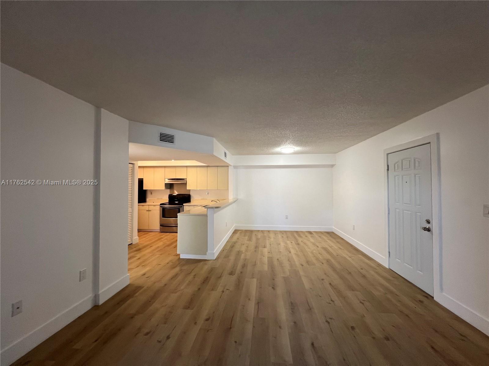 LE CLUB AT OLD CUTLER CON - Residential Lease