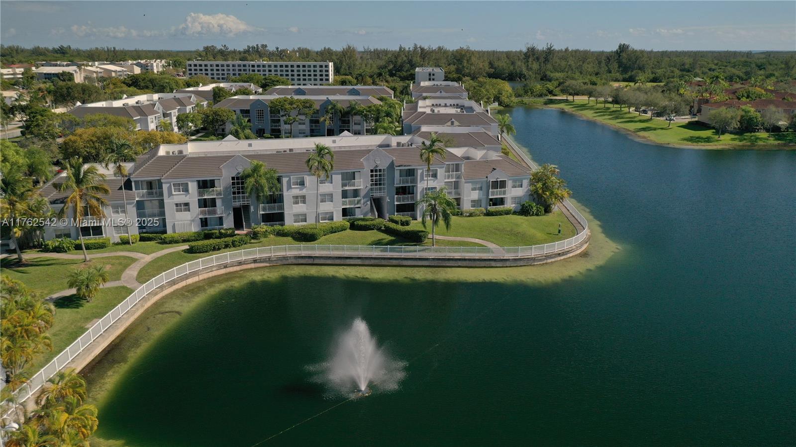 LE CLUB AT OLD CUTLER CON - Residential Lease