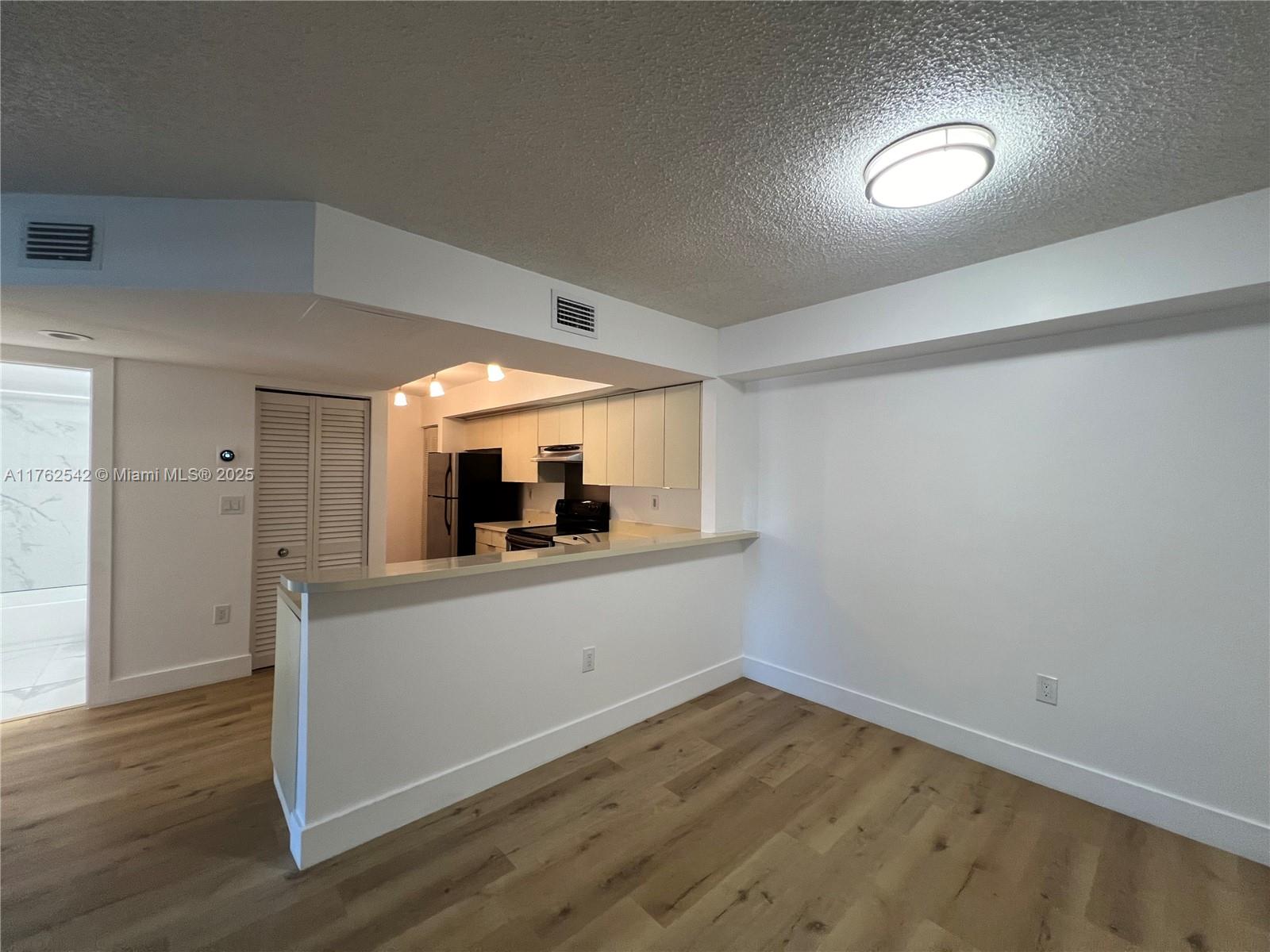 LE CLUB AT OLD CUTLER CON - Residential Lease