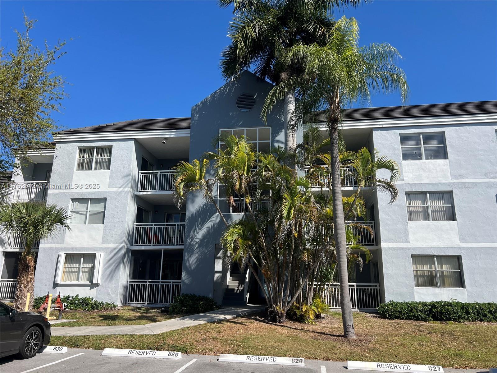 LE CLUB AT OLD CUTLER CON - Residential Lease