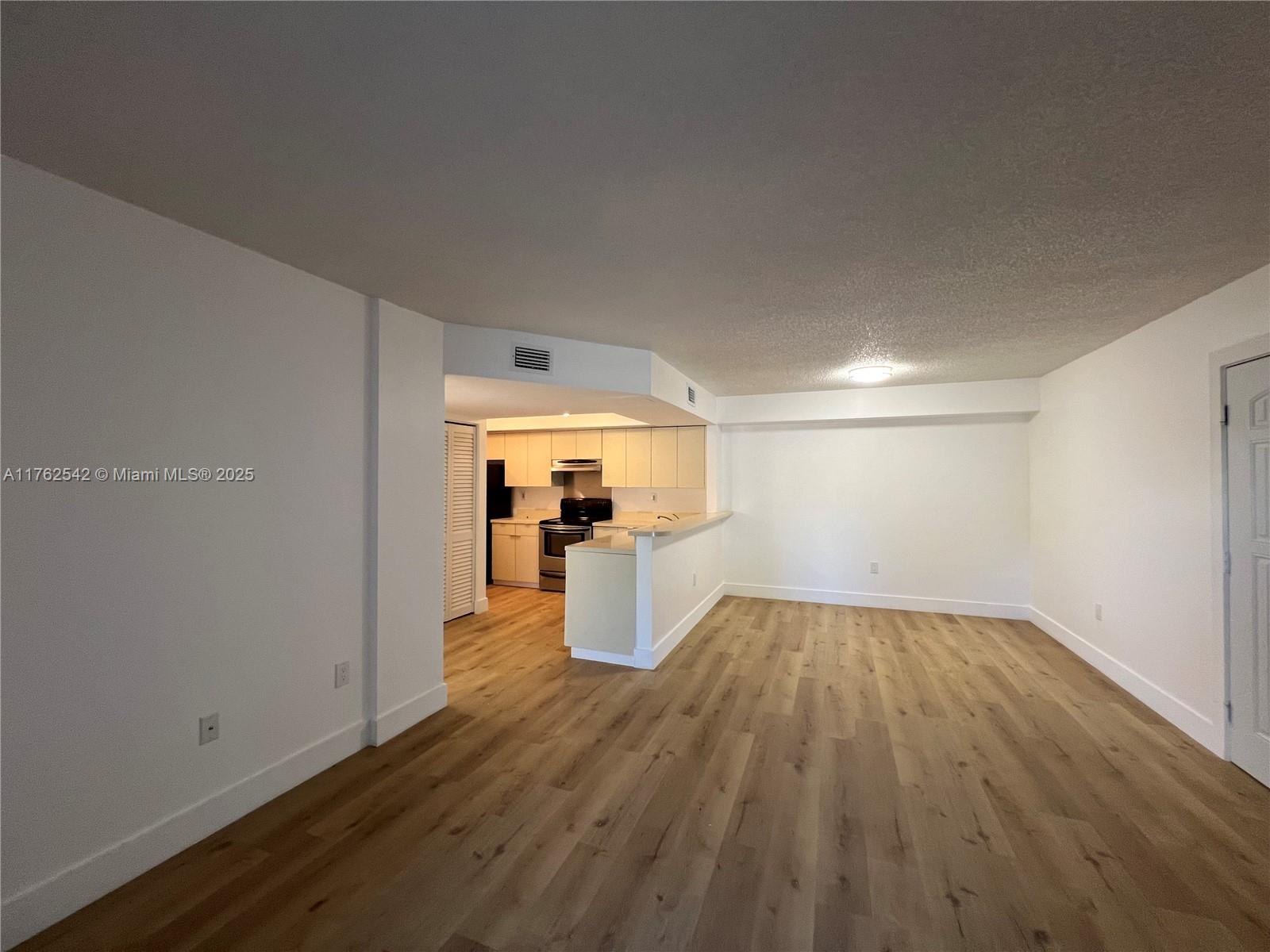 LE CLUB AT OLD CUTLER CON - Residential Lease