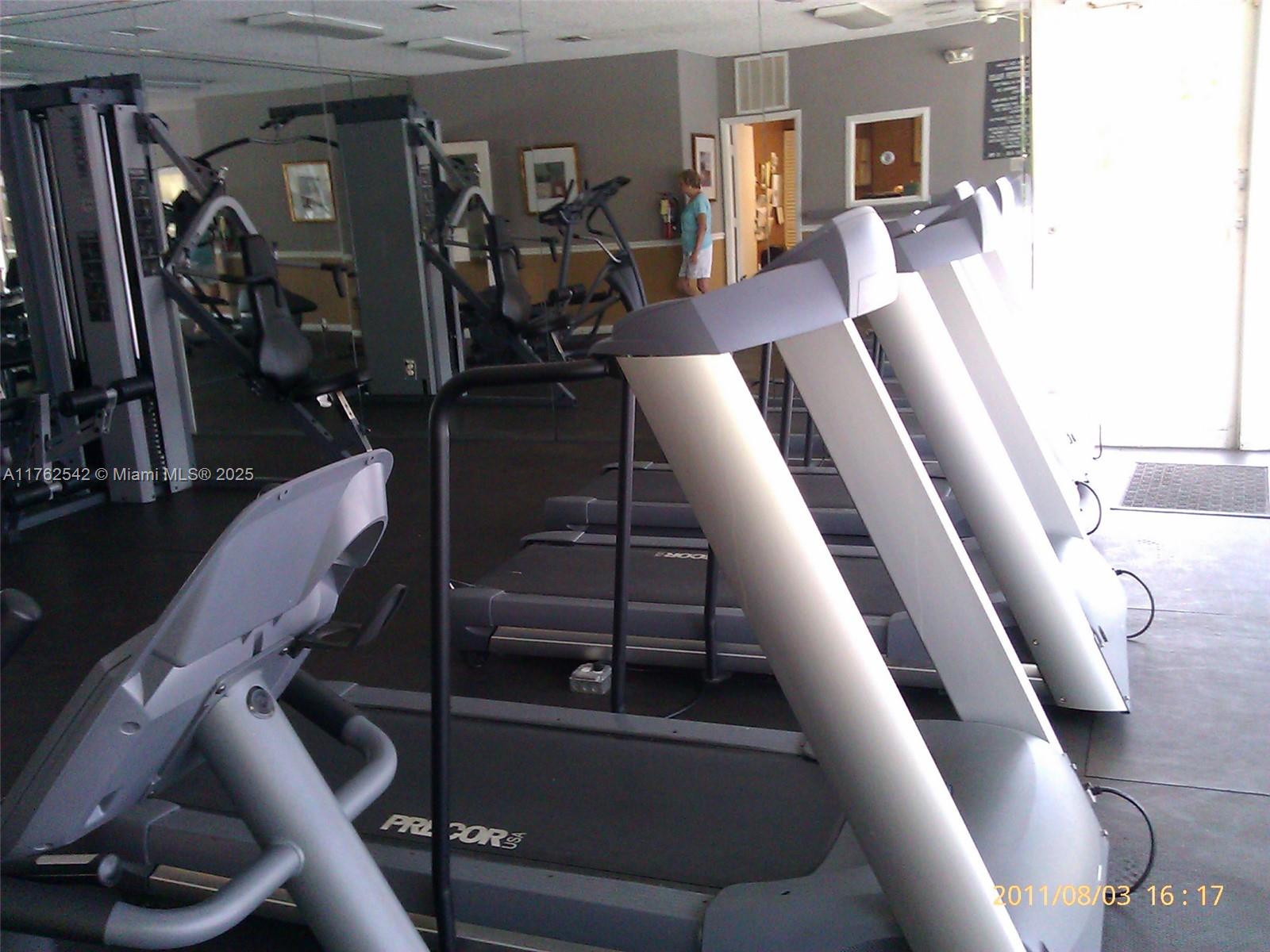 LE CLUB AT OLD CUTLER CON - Residential Lease