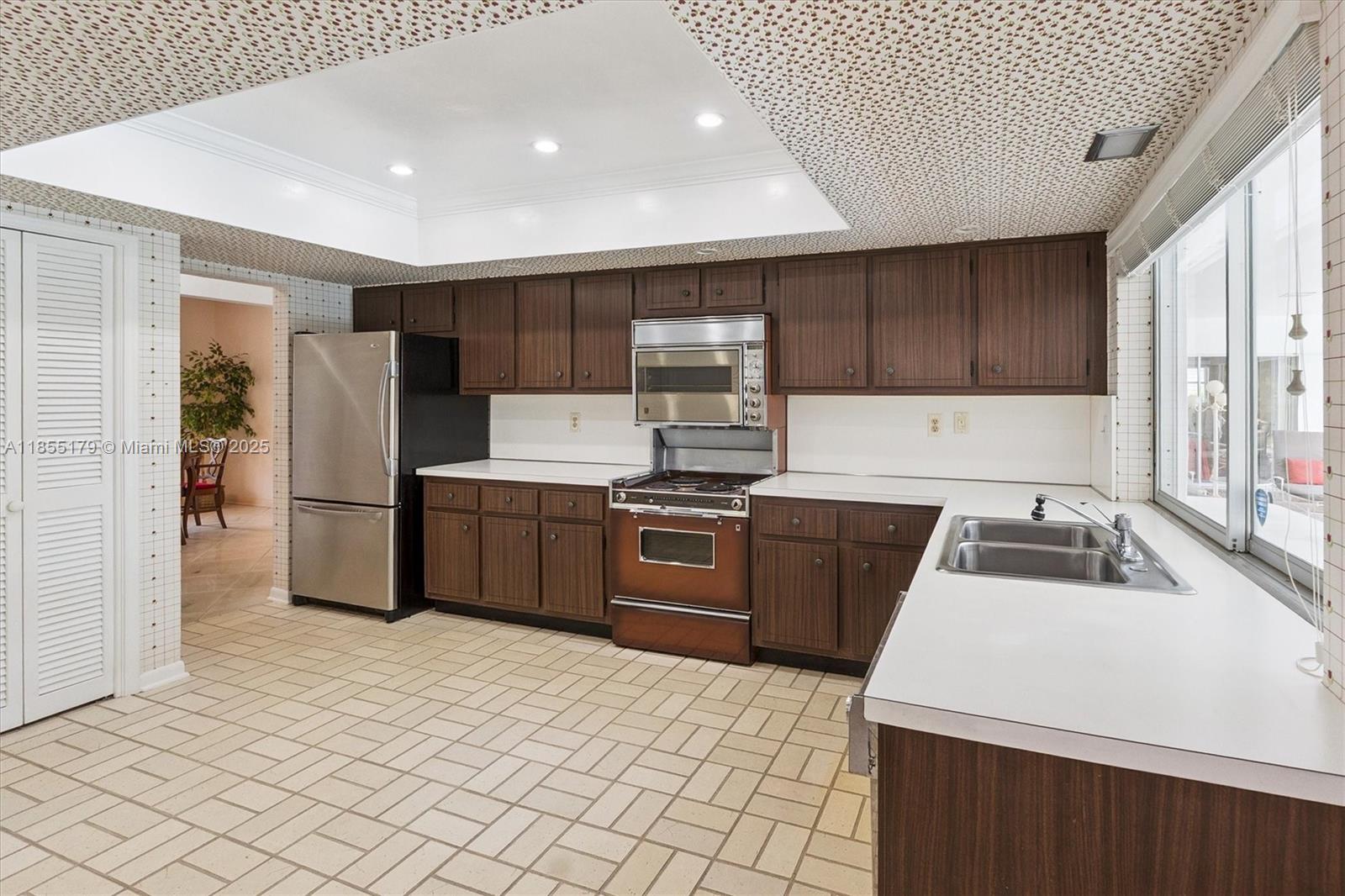 PLANTATION PARK LAKESITES - Residential