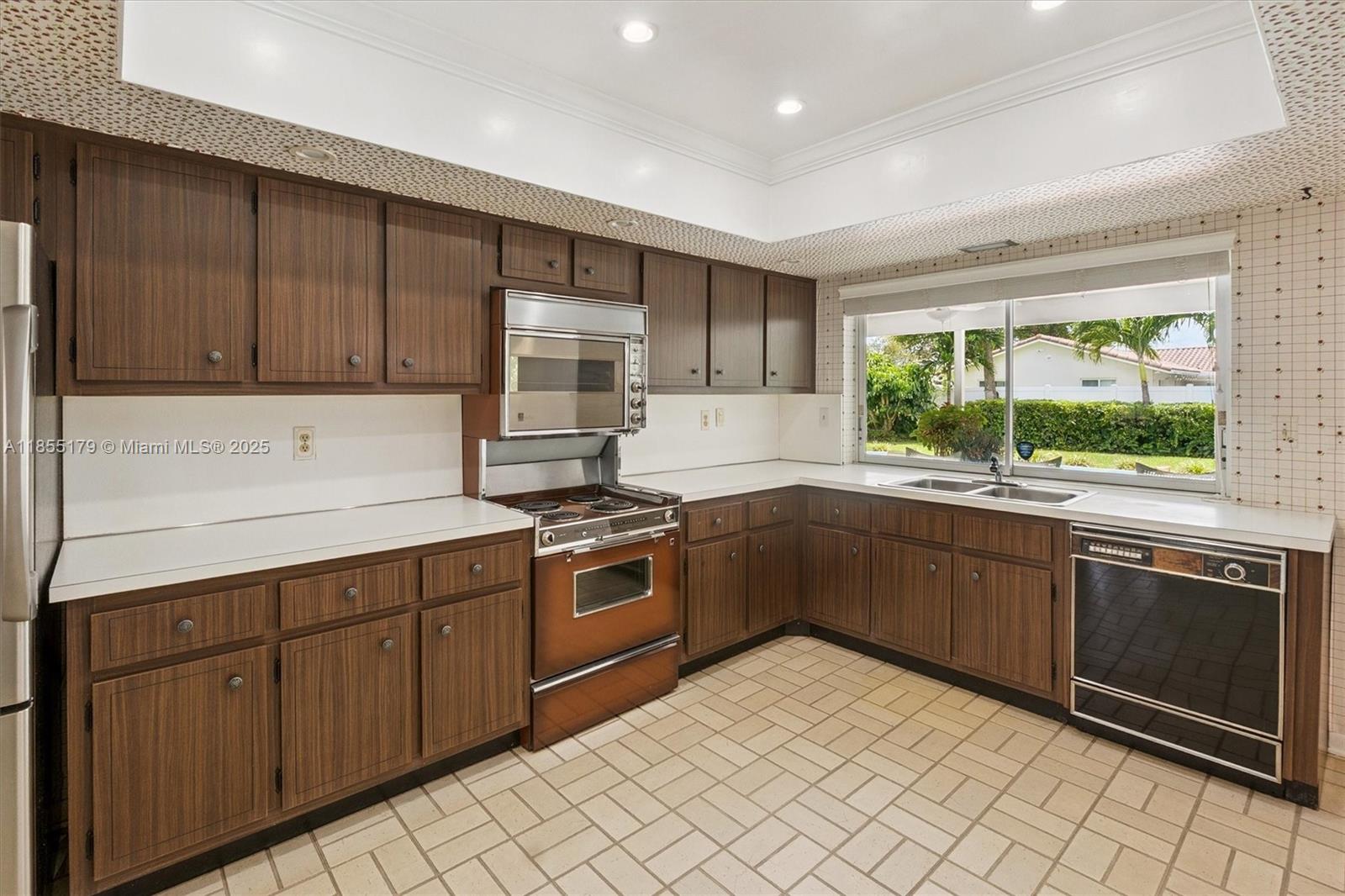 PLANTATION PARK LAKESITES - Residential
