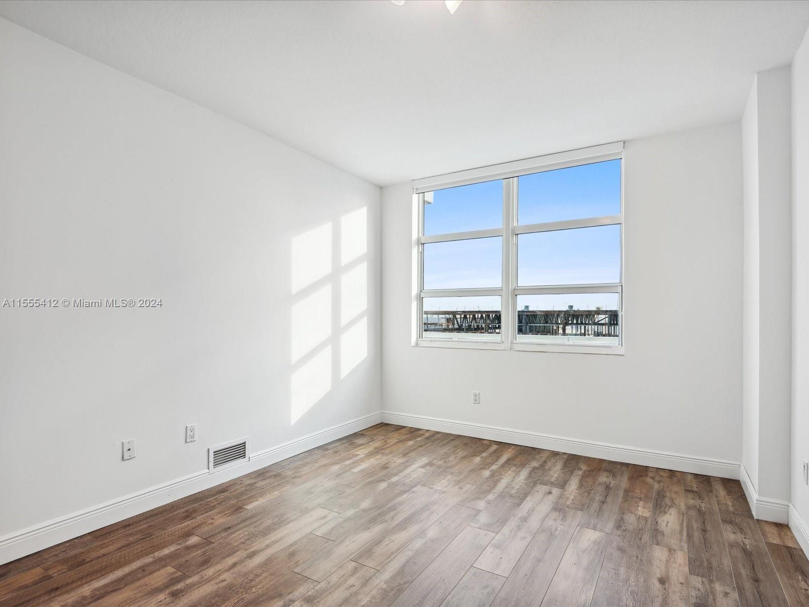 THE PORT RESIDENCES - Residential Lease
