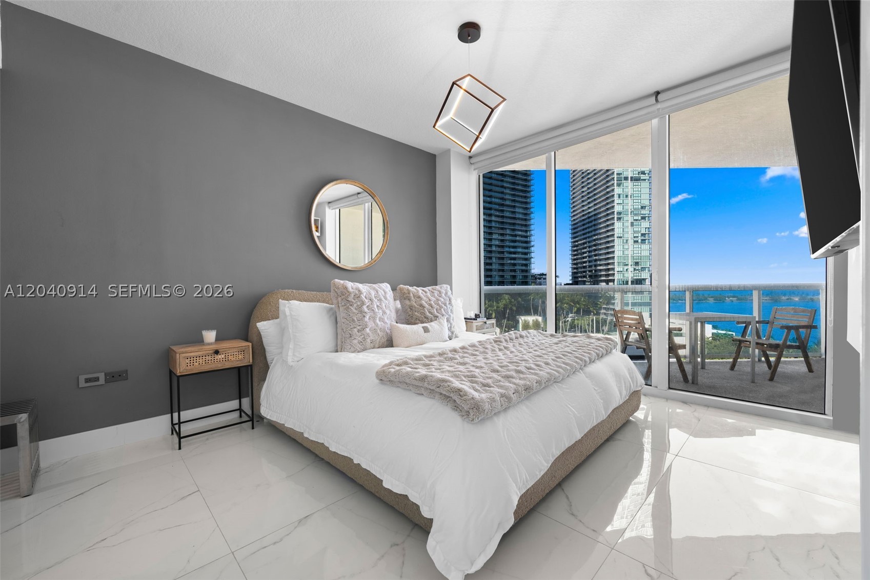 PLATINUM CONDO - Residential