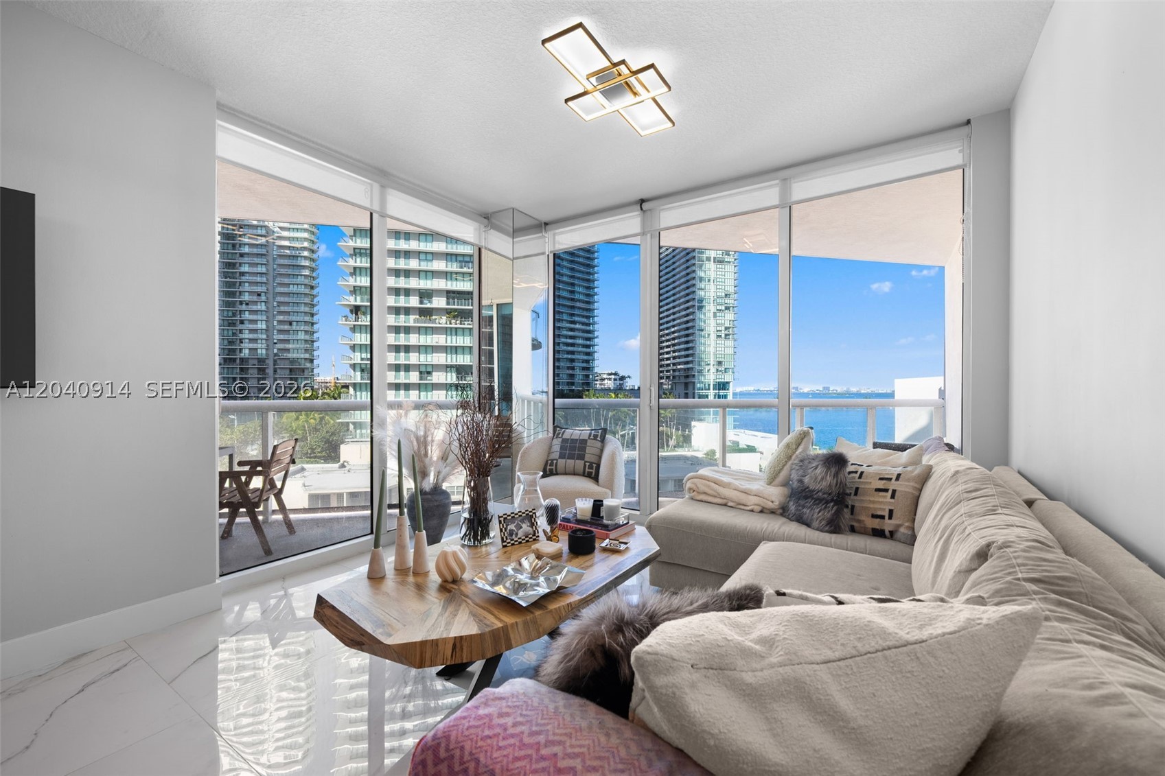 PLATINUM CONDO - Residential
