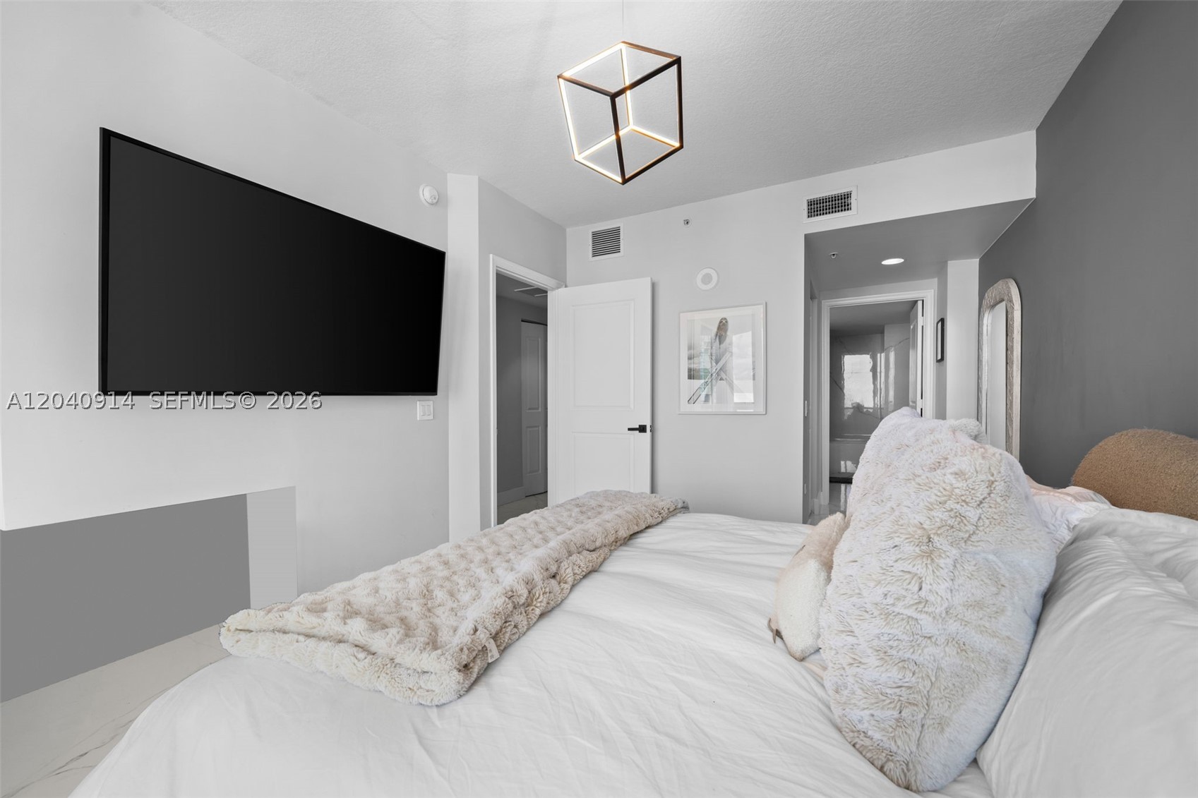 PLATINUM CONDO - Residential