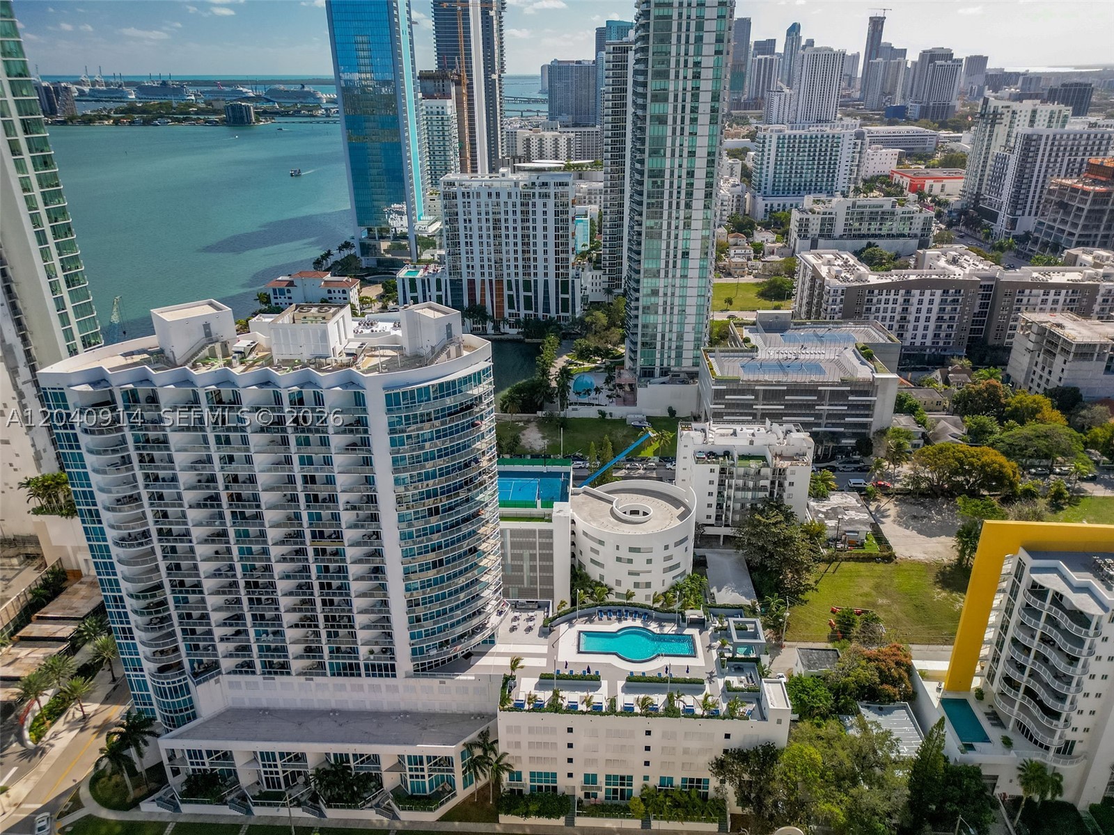 PLATINUM CONDO - Residential